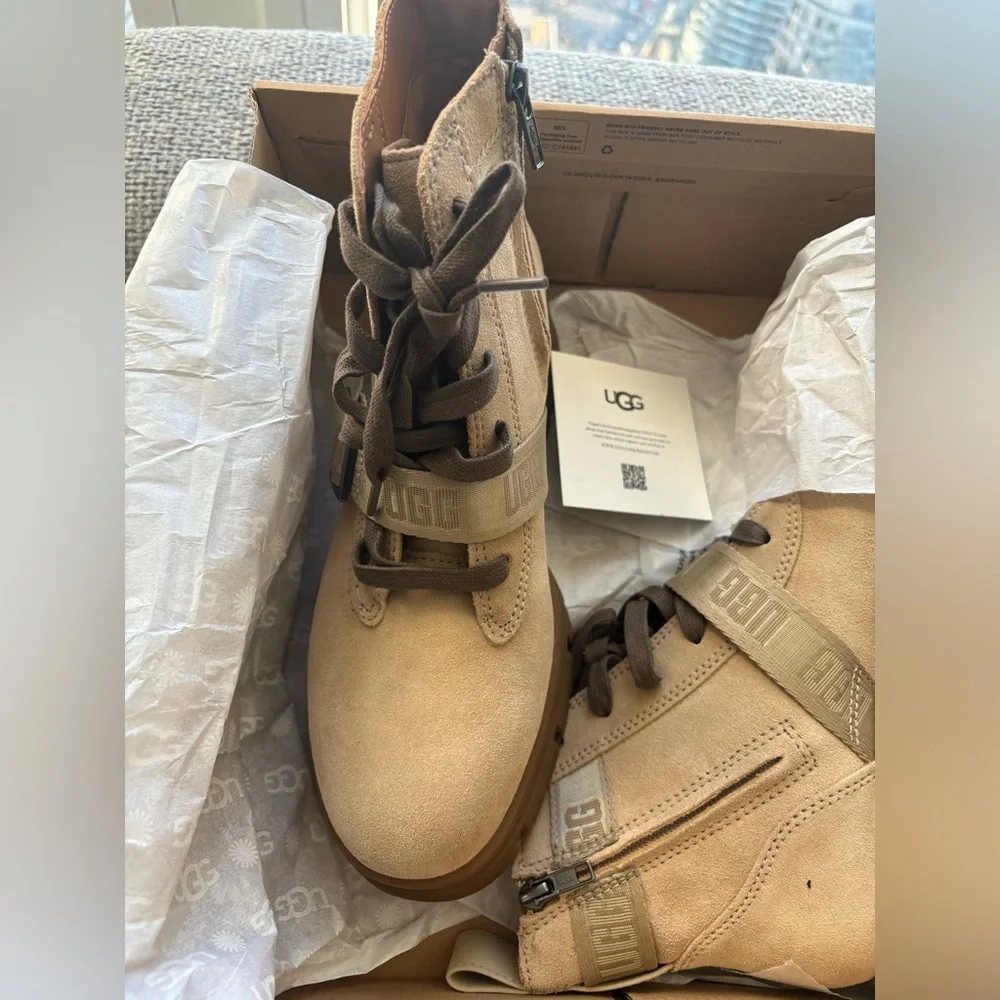 Leather Waterproof UGG Winter Boot, Size 9, Brand New in Box - Picture 16 of 16